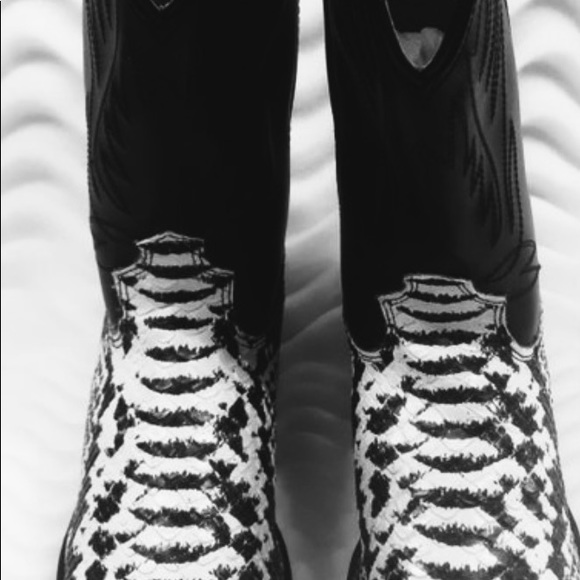 Old West Boots - Picture 3 of 6